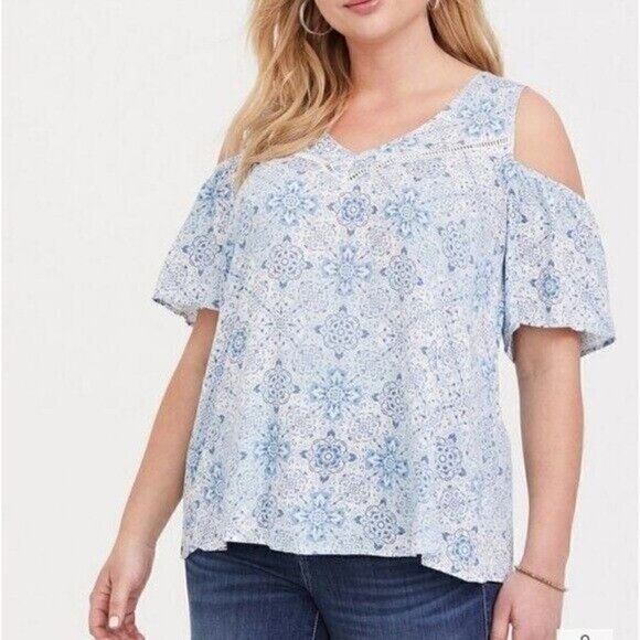 Torrid Textured Woven With Eyelet Trim Cold Shoulder Top white and blue Sz 3X - Picture 1 of 14